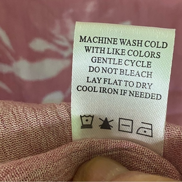 Adrienne Vittadini-NWT size 1X cold shoulder, flutter sleeve, elastic bottom - Picture 10 of 14